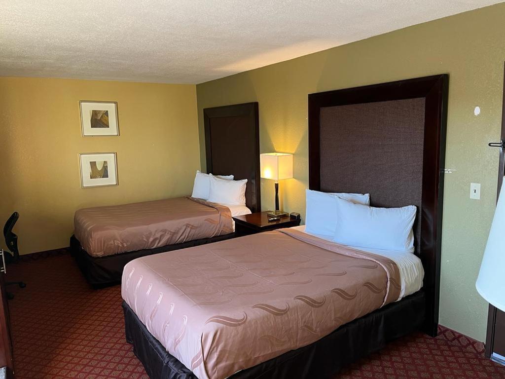 Hutchi Bell Hotel South Hutchinson Kültér fotó